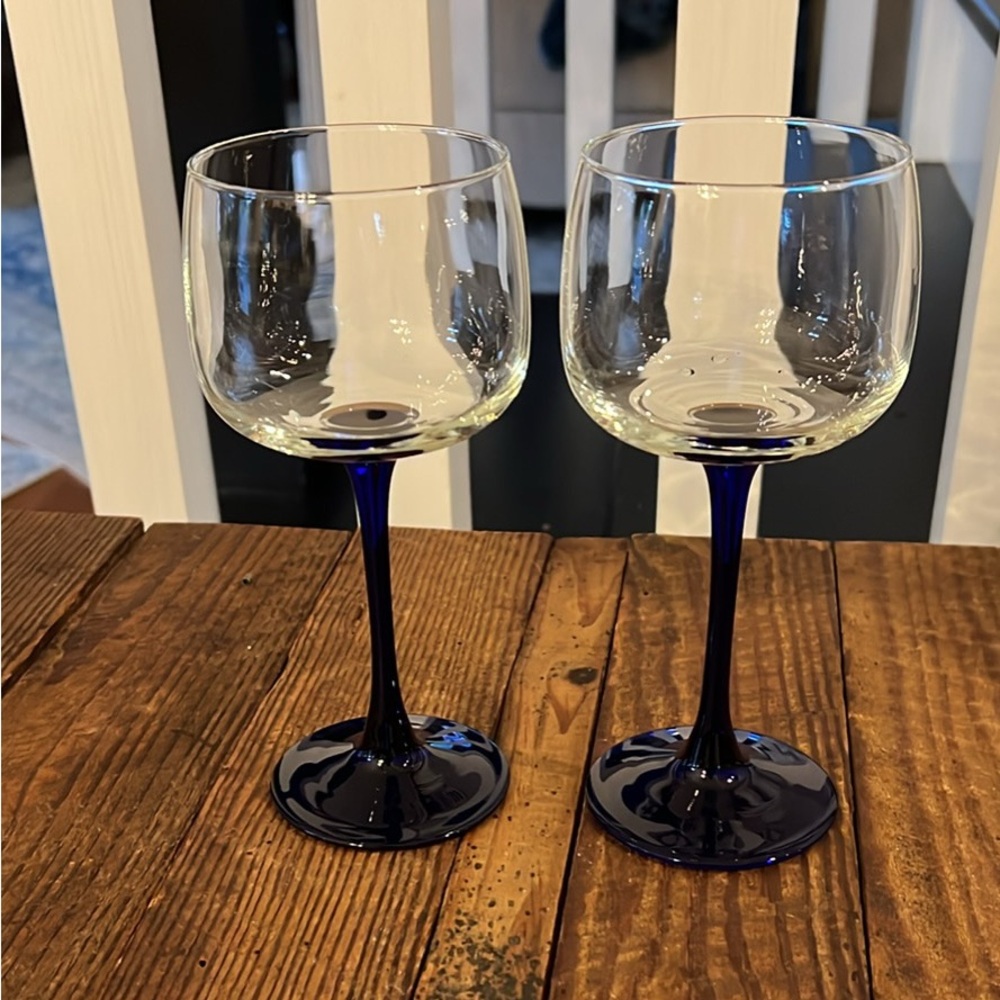 Blue Stem Wine Glasses - Elegant Clear Bowl with Deep Blue Stem